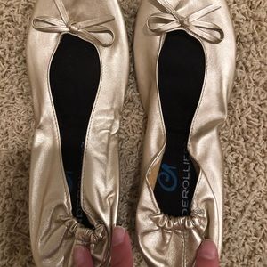 26 pairs of Gold Cinderollies